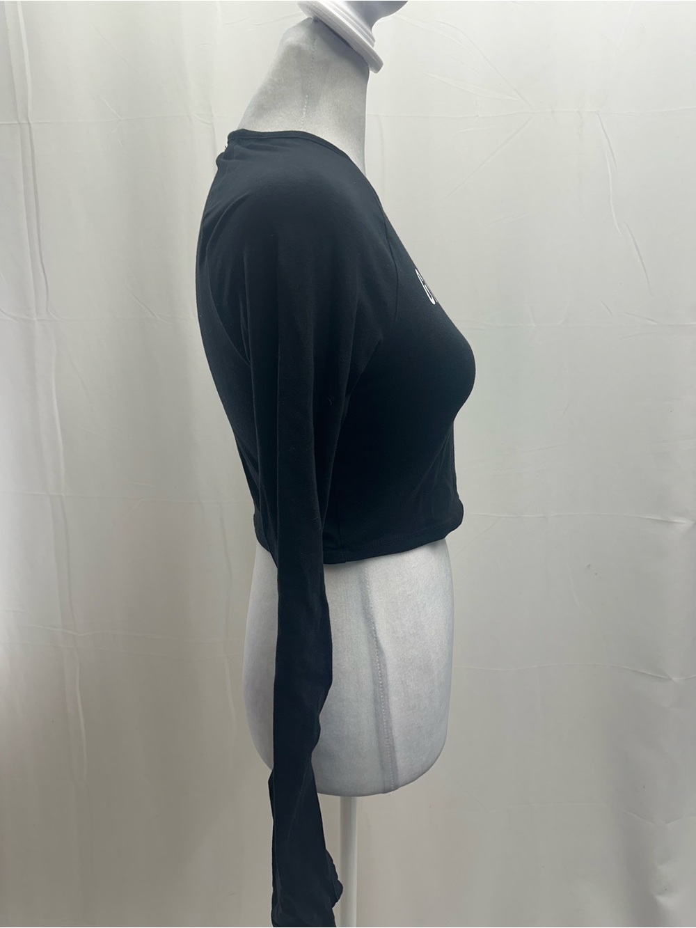 Gymshark Women's Black Long-Sleeve Cropped Top - Picture 3 of 4